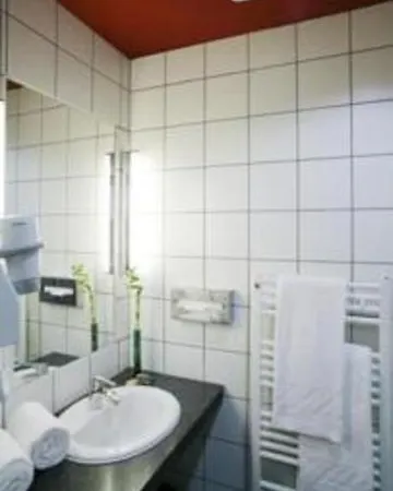 Airport S1 Hotel 3*